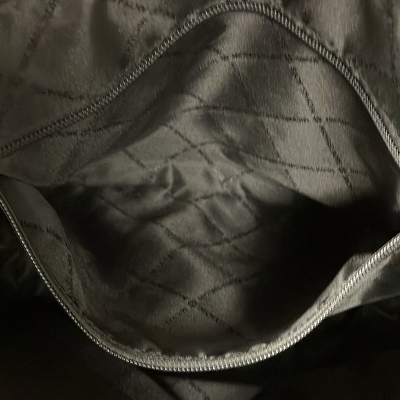 2/15  Michael Kors charlotte large tote black signature - Picture 9 of 16